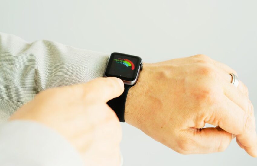 Apple Watch Shows Phone Number Not Name